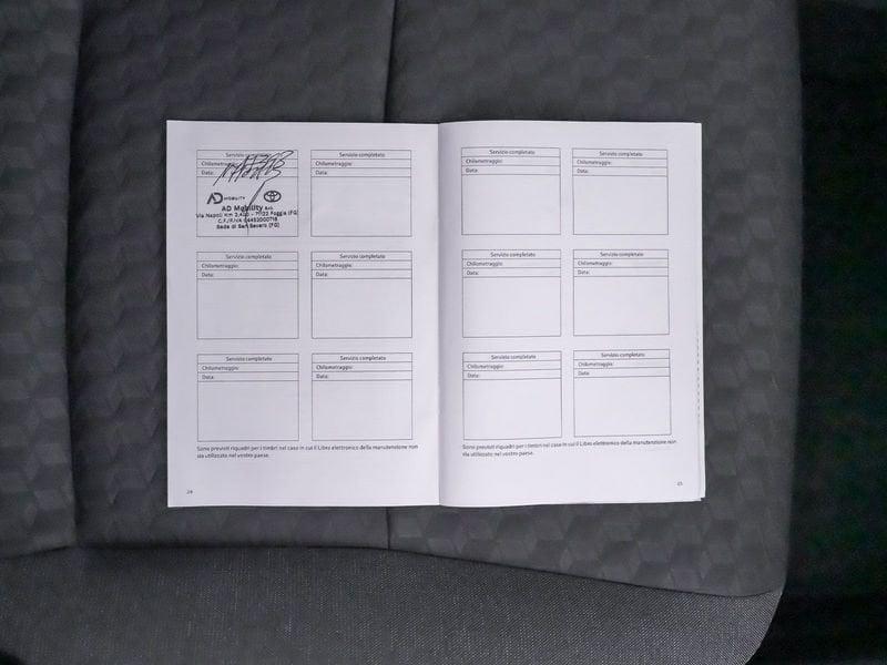 Toyota Yaris Hybrid Trend MY22