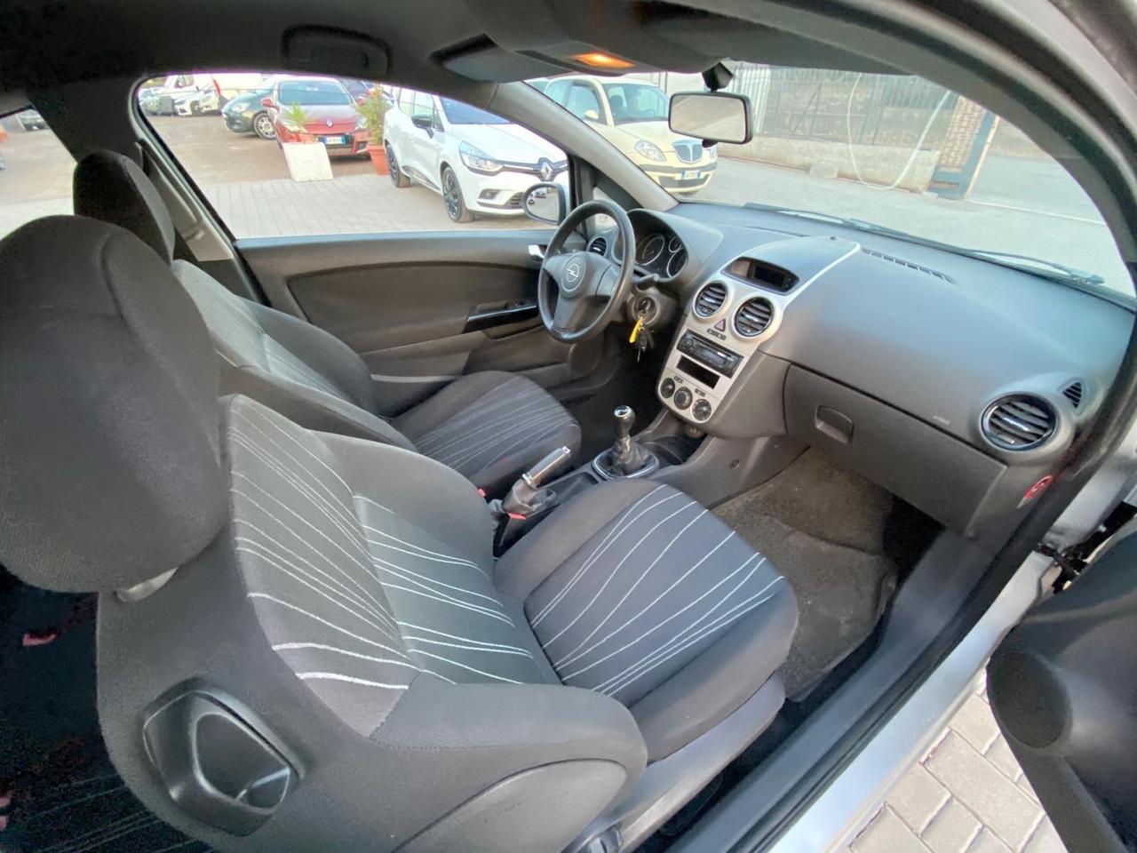 Opel Corsa 1.2 3 porte Club