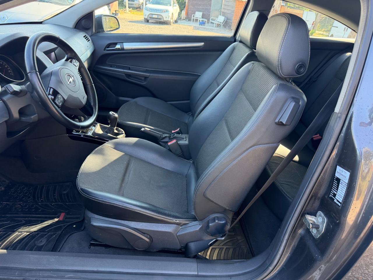 Opel Astra GTC 1.7 CDTI 125CV 3 porte Cosmo