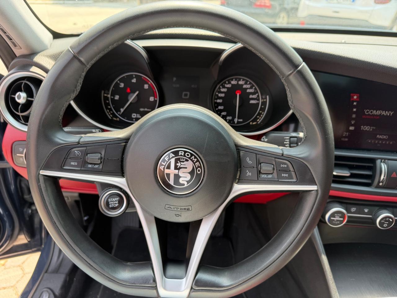 Alfa Romeo Giulia 2.2 INTERNI ROSSI 180 CV AT8