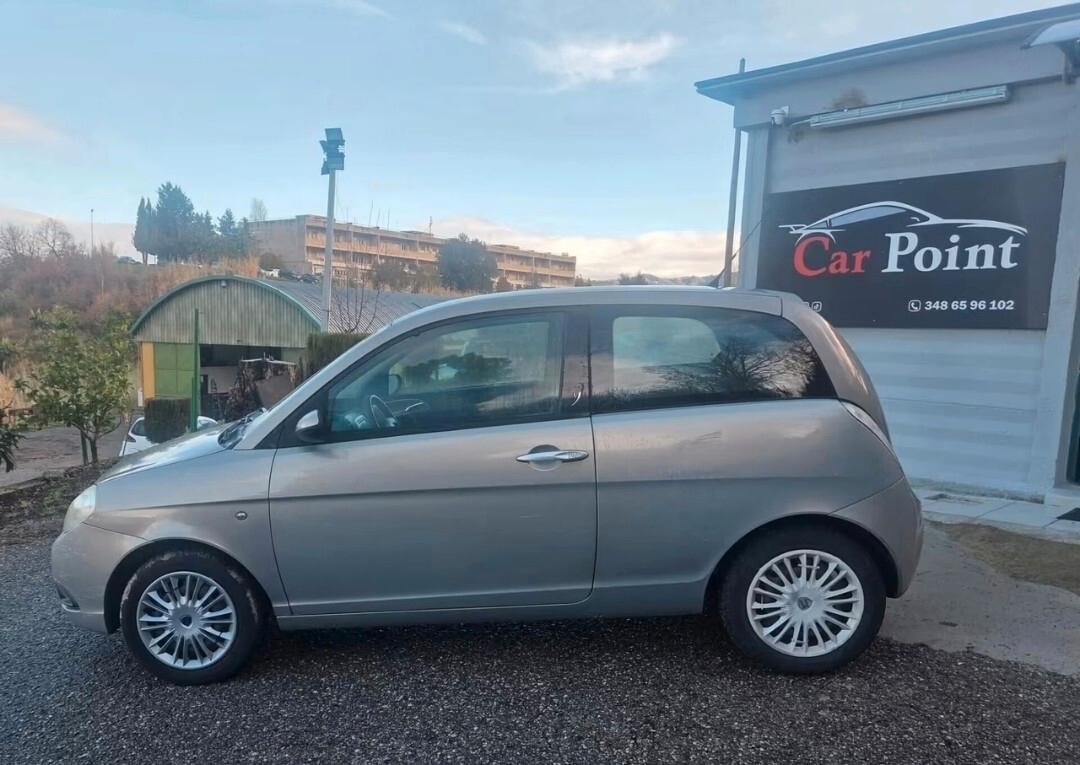 Lancia Ypsilon 1.3 MJT 75 CV Platino