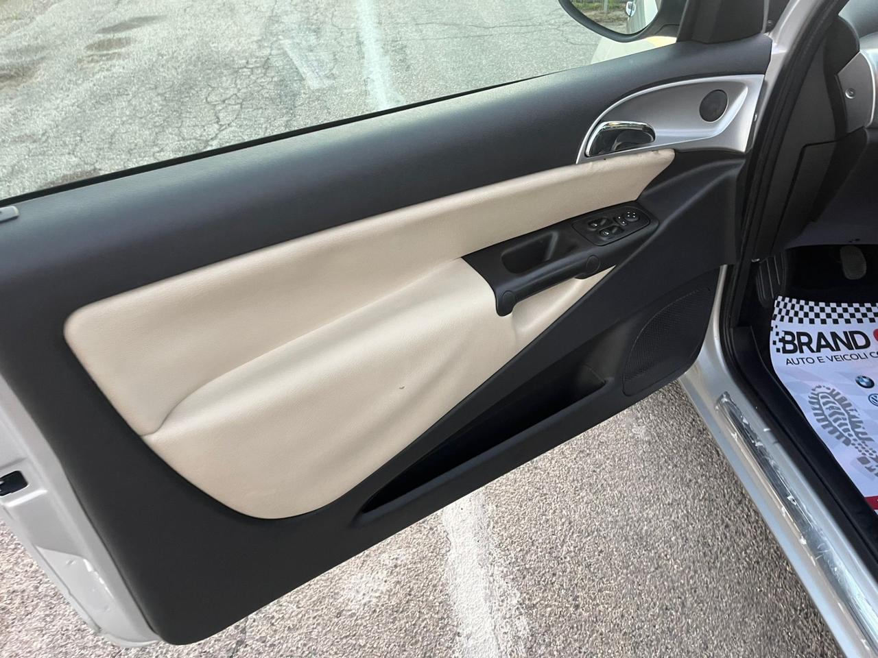 Lancia Ypsilon 1.3 MJT 75 CV Versus Unipro 2010