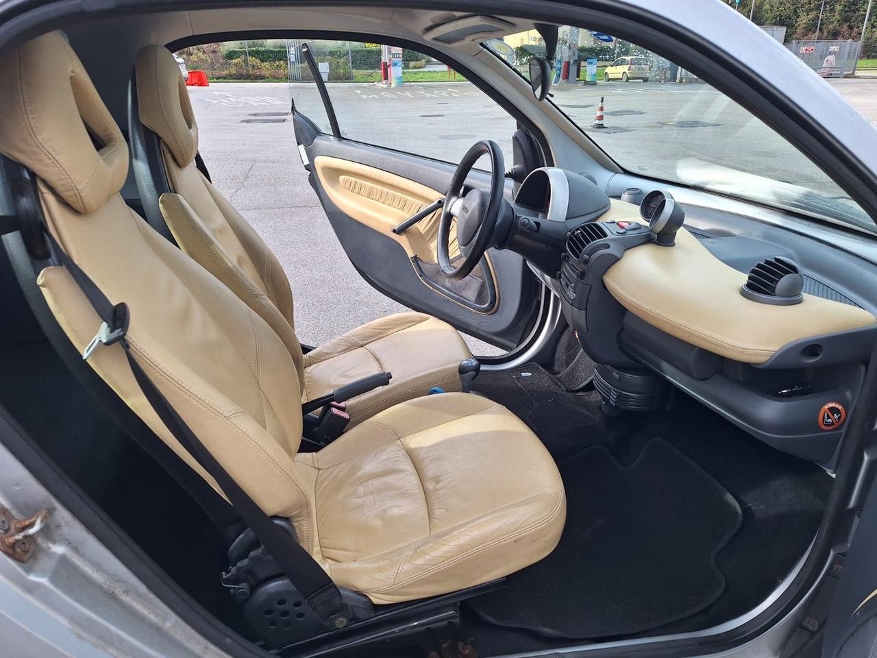 SMART FORTWO AUTOMATICA NEOPATENTATI 700 BENZINA 100.000 KM 2005.