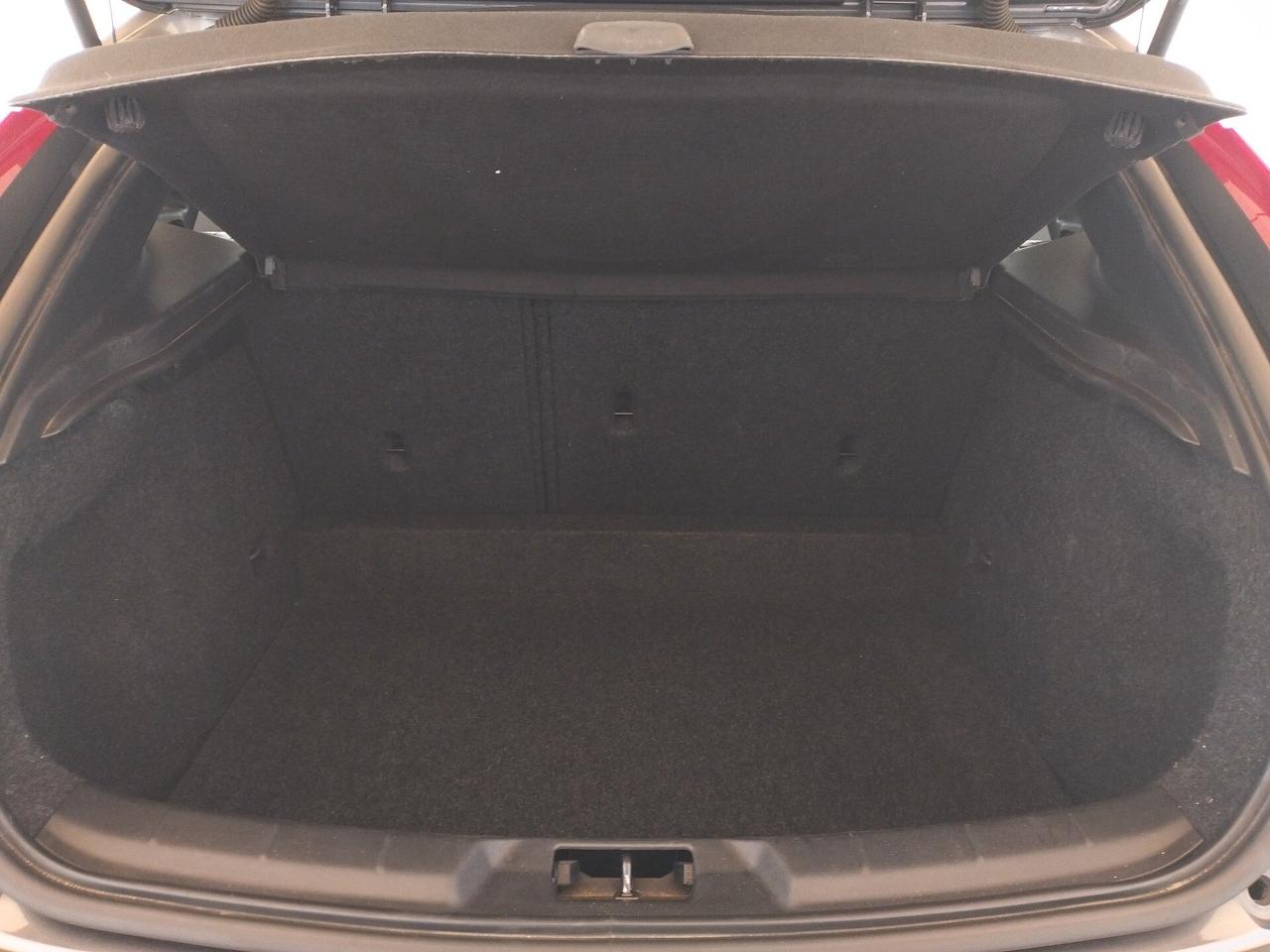 Volvo V40 D2 1.6 Momentum - NEOPATENTATI