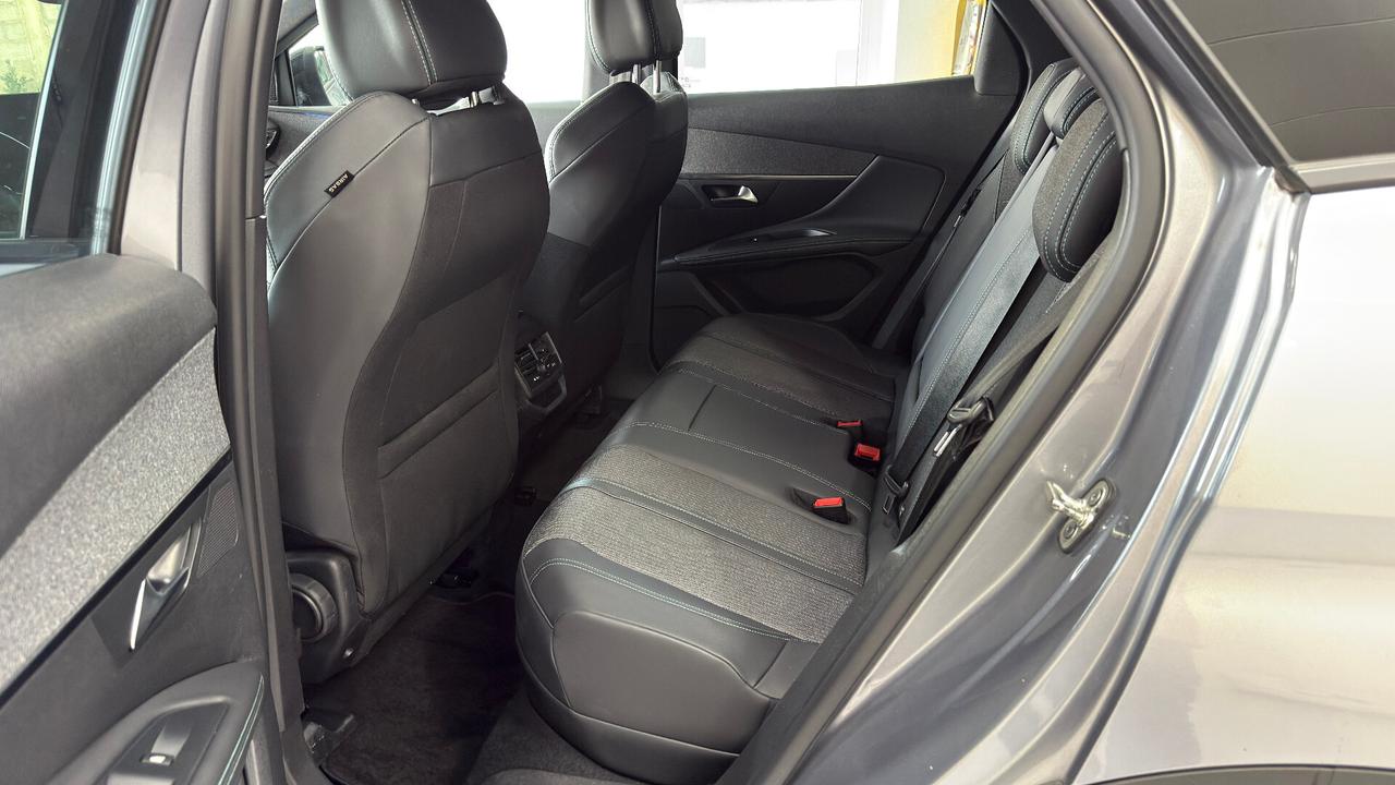 Peugeot 3008 Hybrid4 300 e-EAT8 Allure Pack