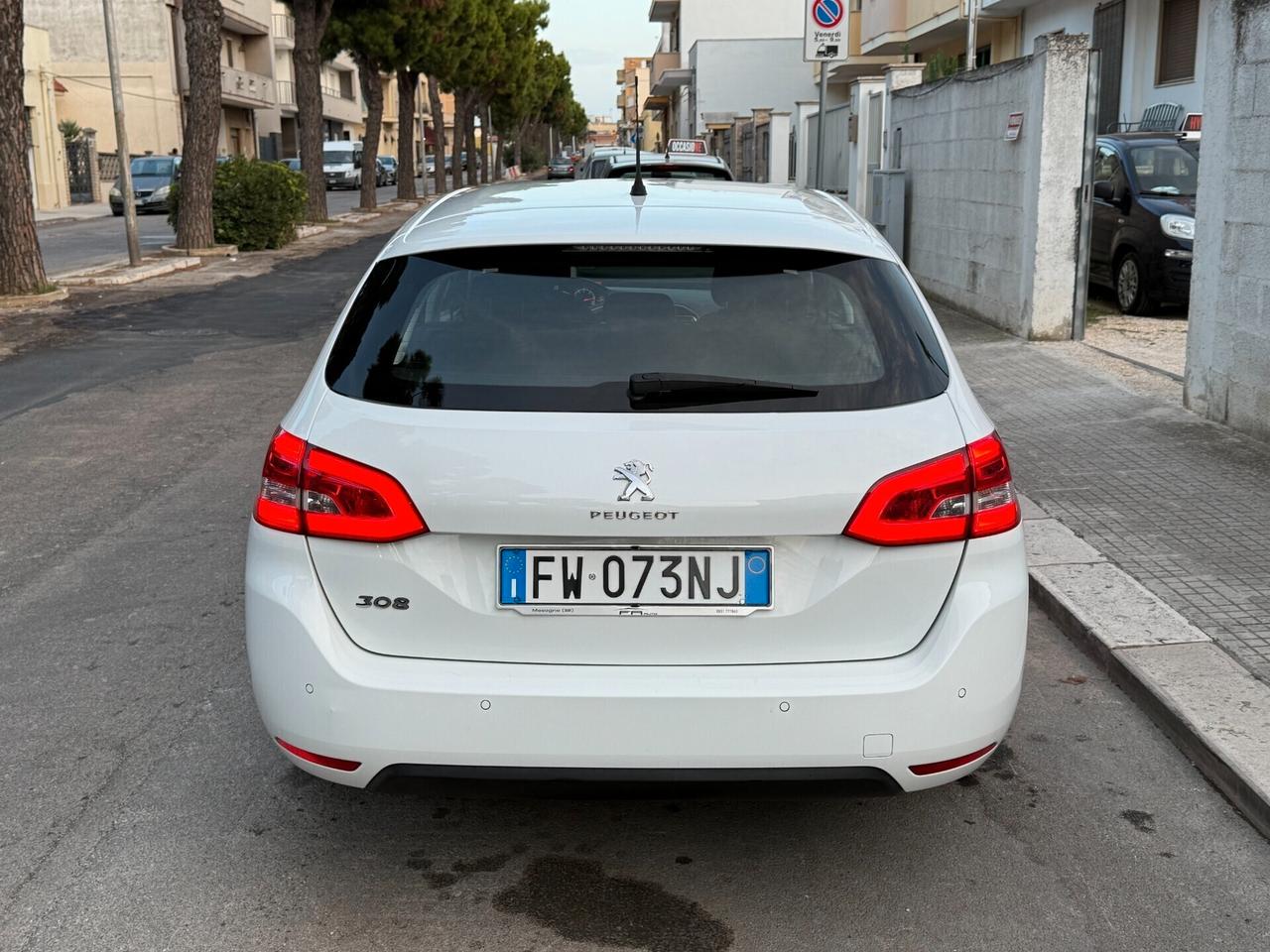 Peugeot 308 1.5 BlueHDi 100 SW NAVI CARPLAY – 2019