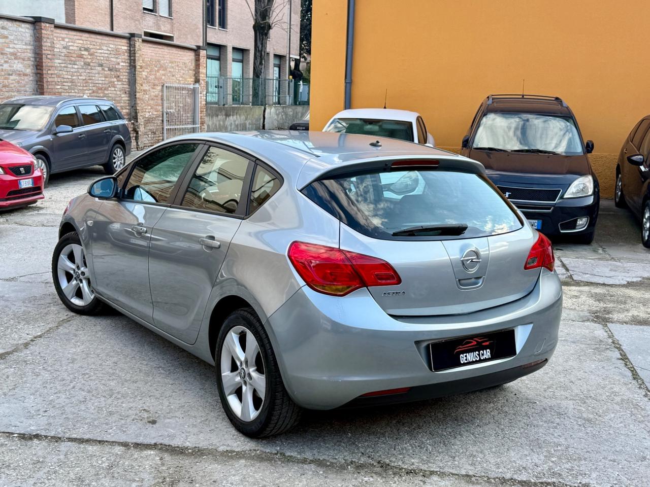 Opel Astra 1.4 100CV 5 porte Cosmo - Neopatentati