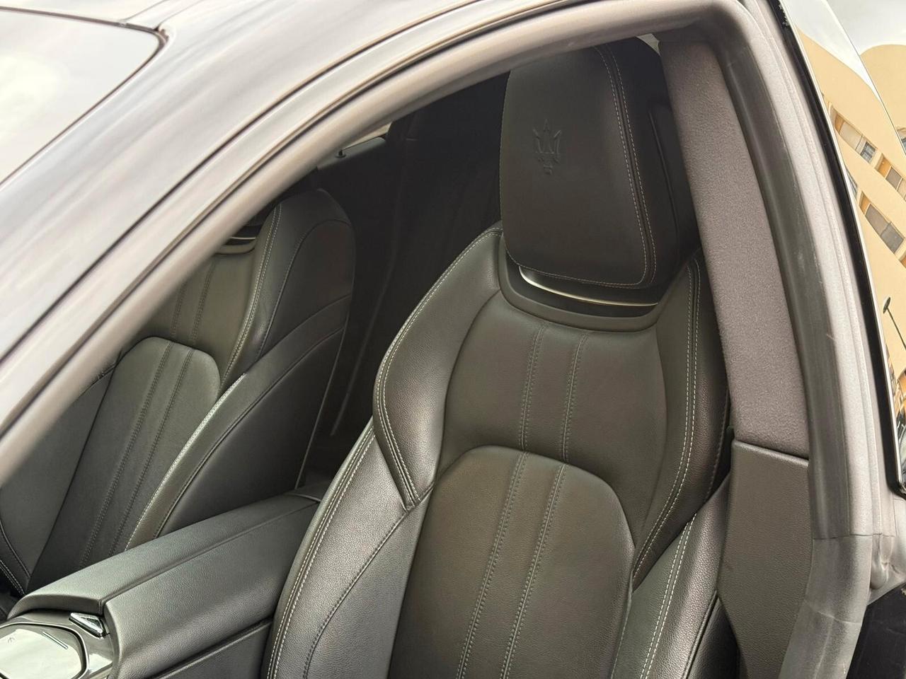 Maserati Ghibli V6 Diesel 275 CV Gransport Nerissimo