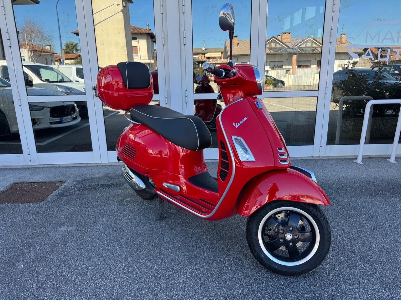 Piaggio Vespa 300 GTS hpe Vespa GTS 300 hpe