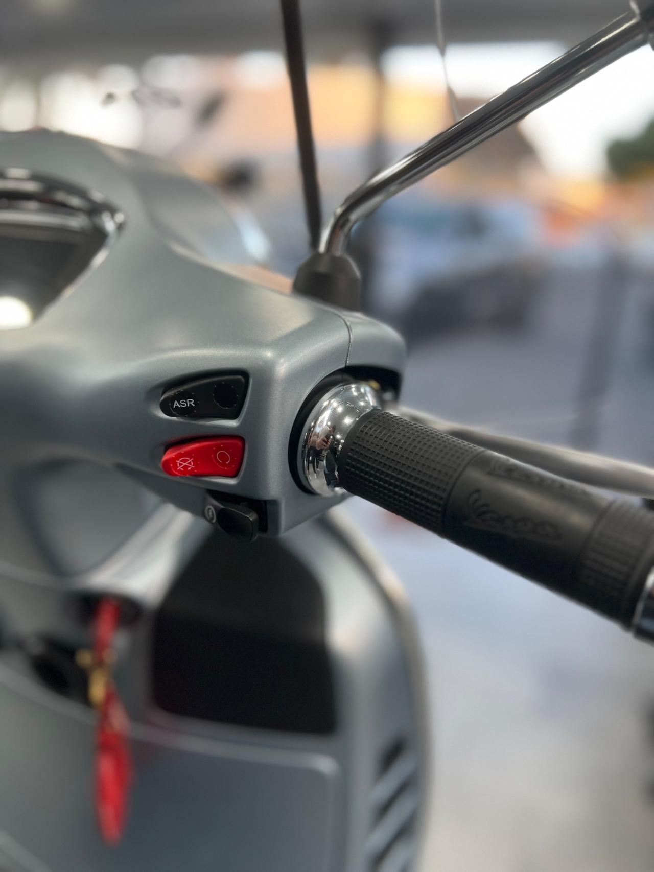 Piaggio Vespa 300 GTS SUPER TECH - 2022