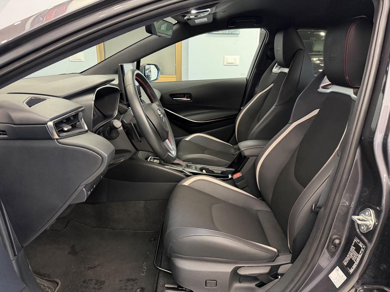 Toyota Corolla GR SPORT 2.0 Hybrid Bi-Tone