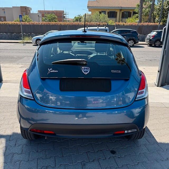 Lancia Ypsilon 1.0 FireFly 5 porte S&S Hybrid Ecochic A. Ferretti