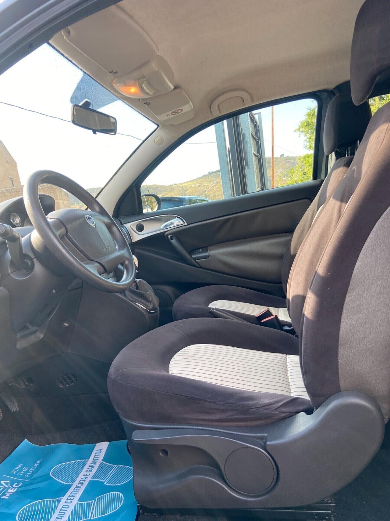 Lancia Ypsilon