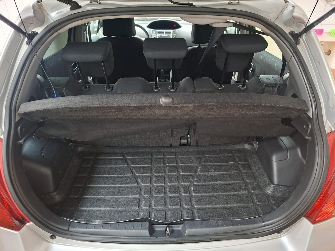 Toyota Yaris 5p 1.0 Sol, navi, telecamera, bluetooth.