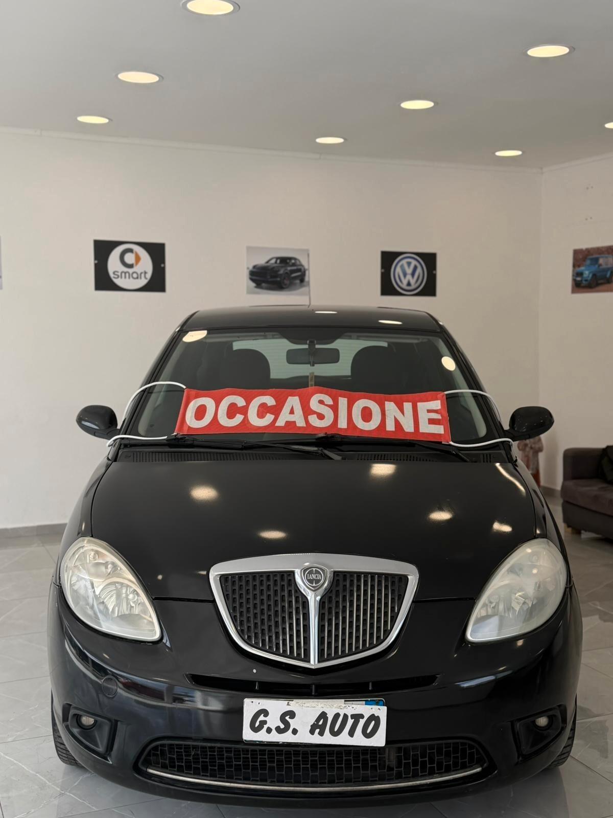 Lancia Ypsilon 1.3 MJT 75 CV Versus