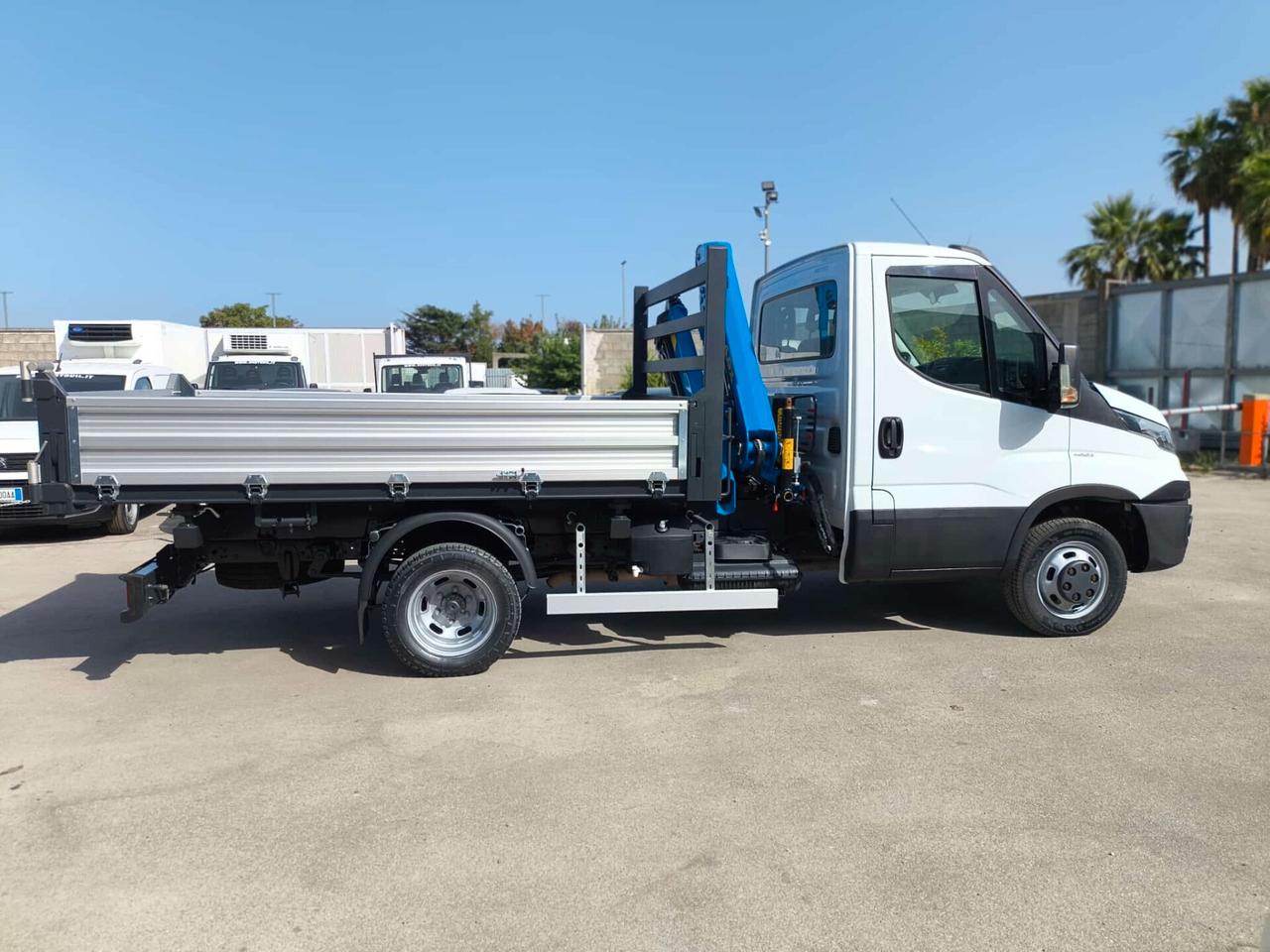 IVECO DAILY 3000 CC. 150 CV. CON GRU E RIBALTABILE NUOVO RIF:3325