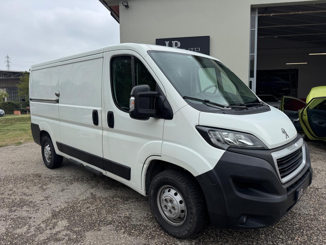 Peugeot Boxer 330 BlueHDi 140 S&S PC-TN Combi Comfort