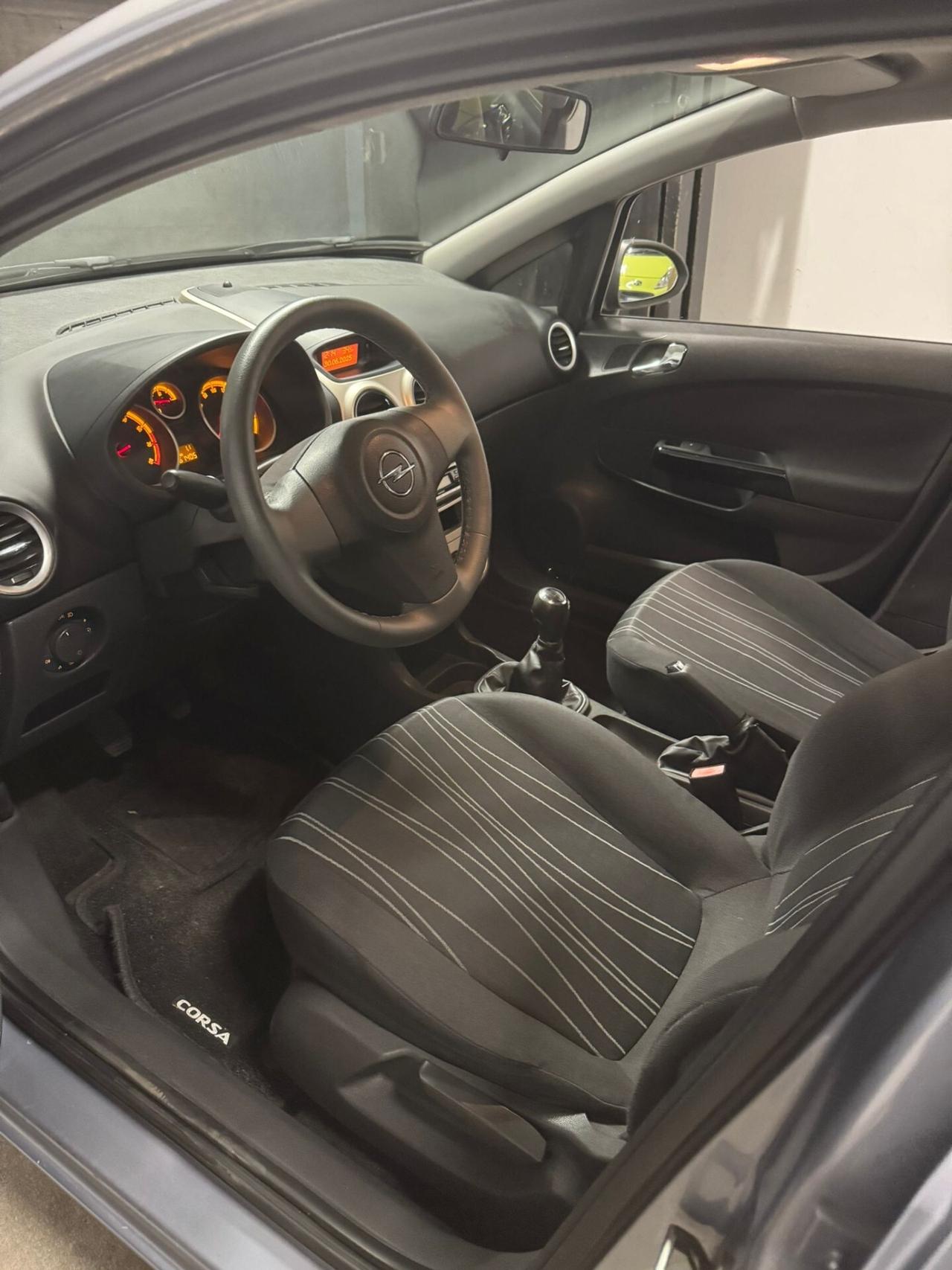 Opel Corsa 1.2 5 porte Cosmo
