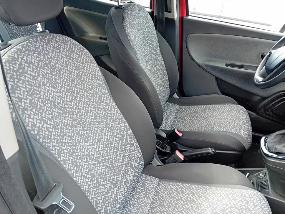 Lancia Ypsilon 1.0 FireFly 5 porte S&S Hybrid Ecochic Silver