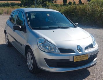 RENAULT CLIO 1.2 -PARI AL NUOVO-NEOPATENTATI