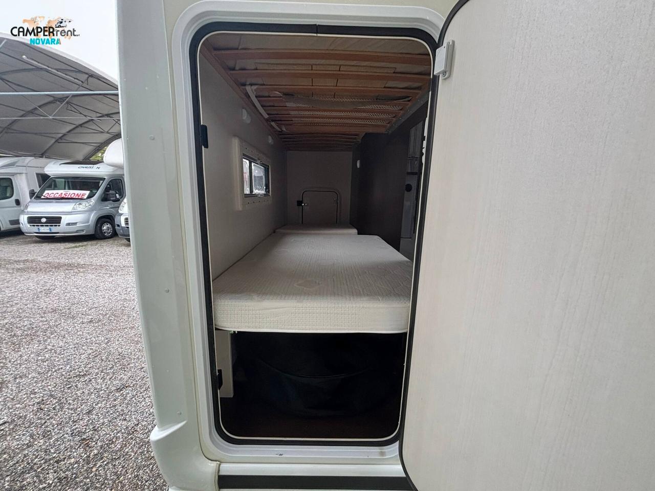 BLUCAMP OCEAN 511 - Semintegrale con letto basculante e letti a castello in coda