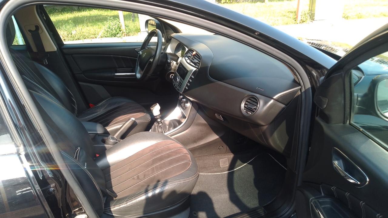 Lancia Delta 1.6 MJT DPF PLATINO 6M 2012