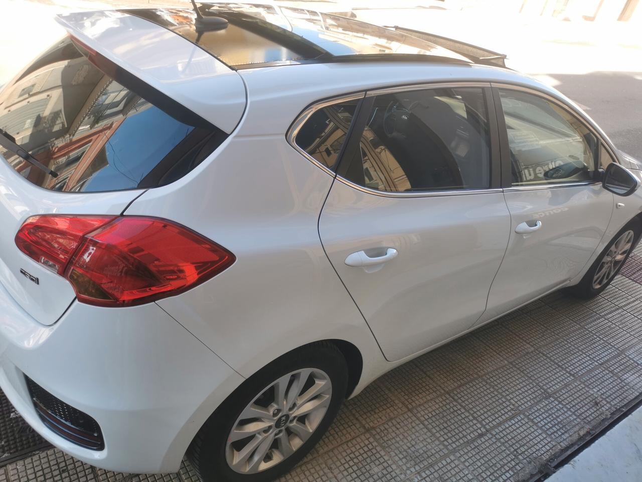 Kia Ceed cee'd 1.6 CRDi 110 CV 5 porte COOL TETTO NAVI CAMERA