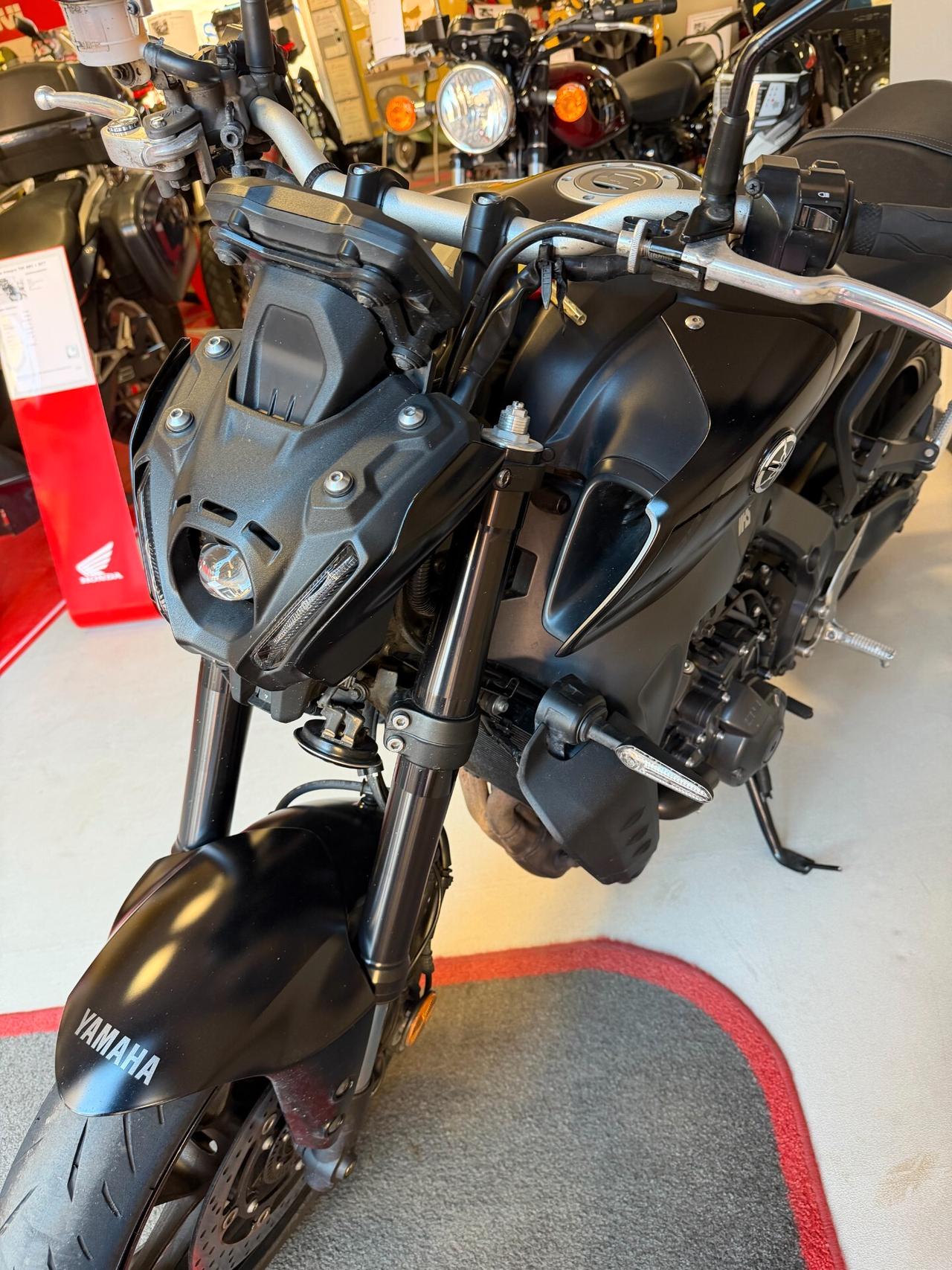 Yamaha MT-09 - 12/2022