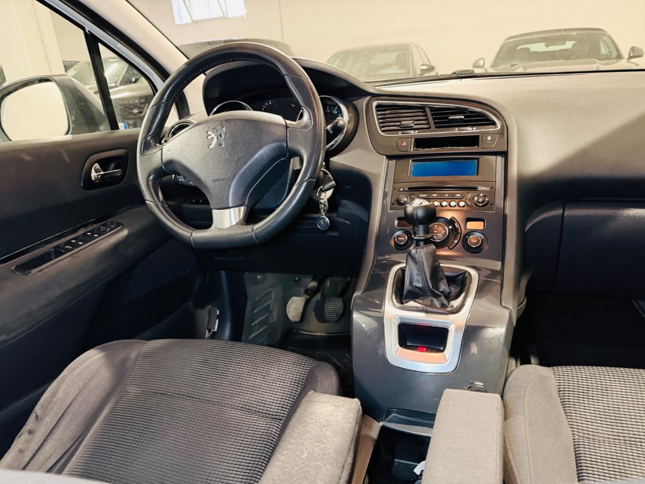 Peugeot 5008 1.6 HDi 116CV Allure*7 POSTI*