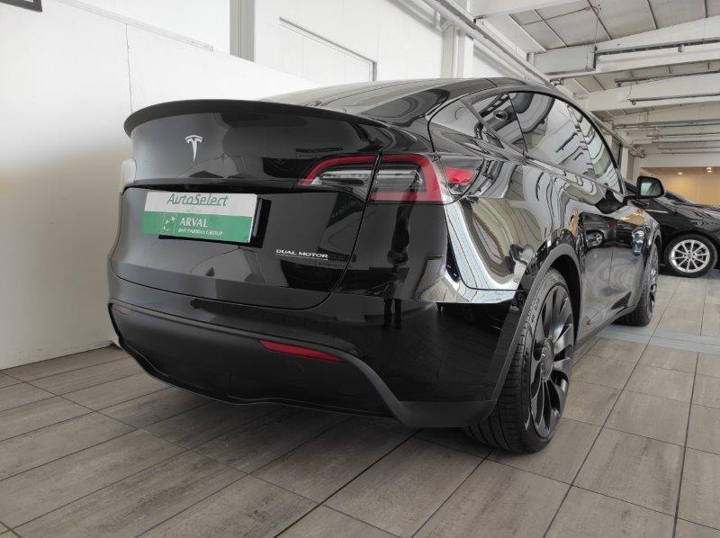 TESLA Model Y - Model Y AWD Performance