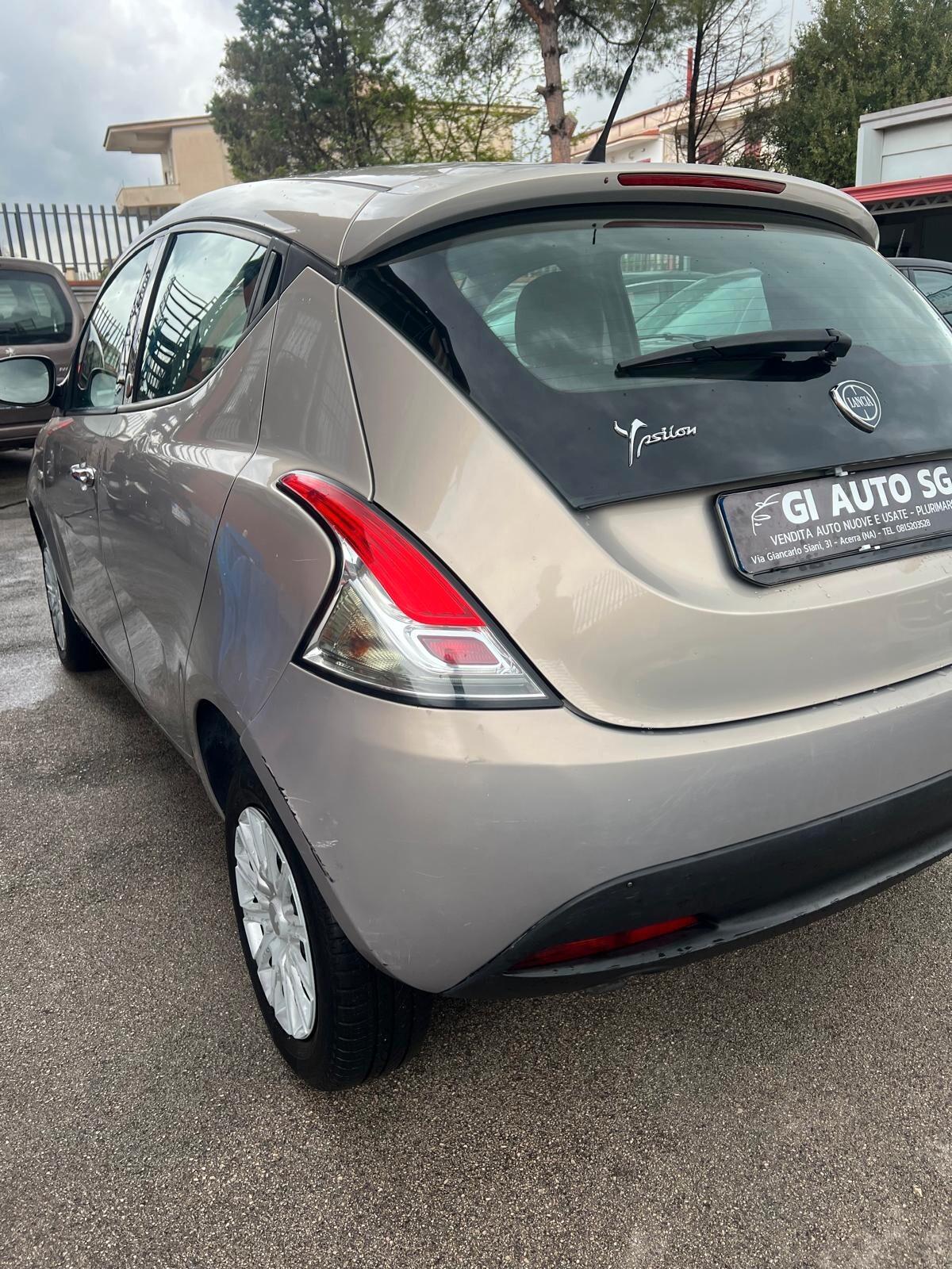 Lancia Ypsilon 0.9 TwinAir 85 CV 5 porte Metano Ecochic Silver