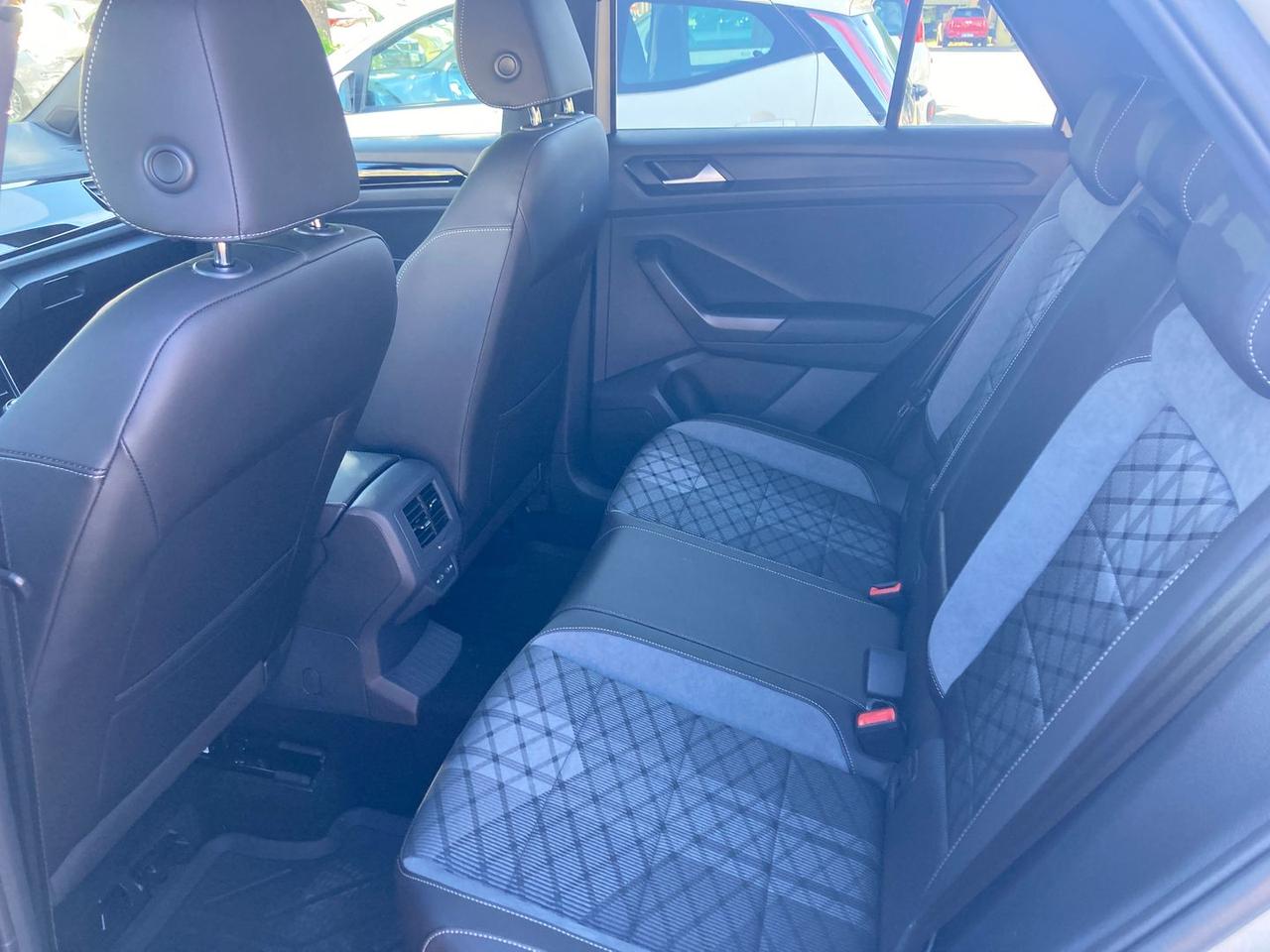 Volkswagen T-Roc 1.5 TSI R Line #10580