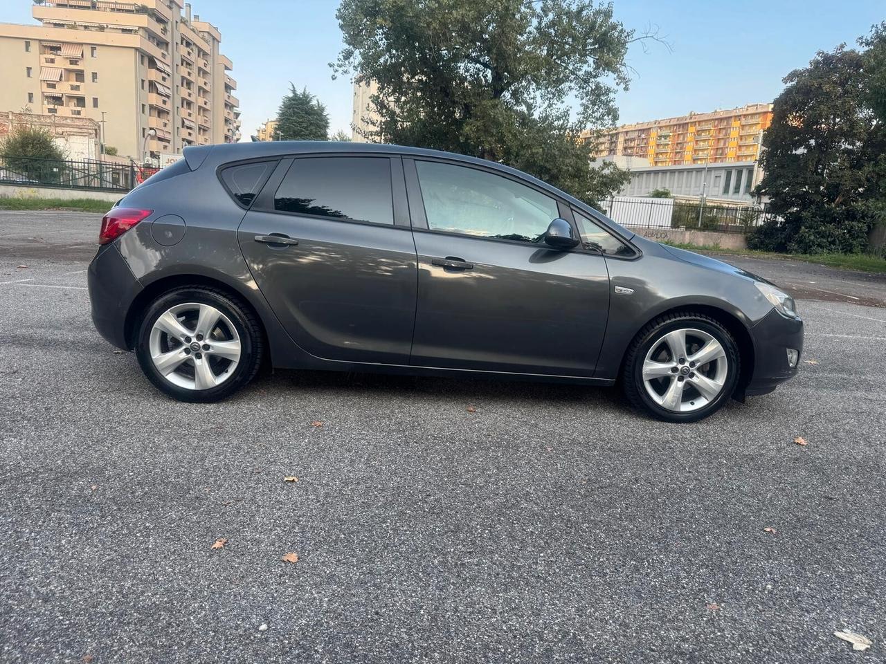 Opel Astra 1.4 100CV 5 porte Cosmo