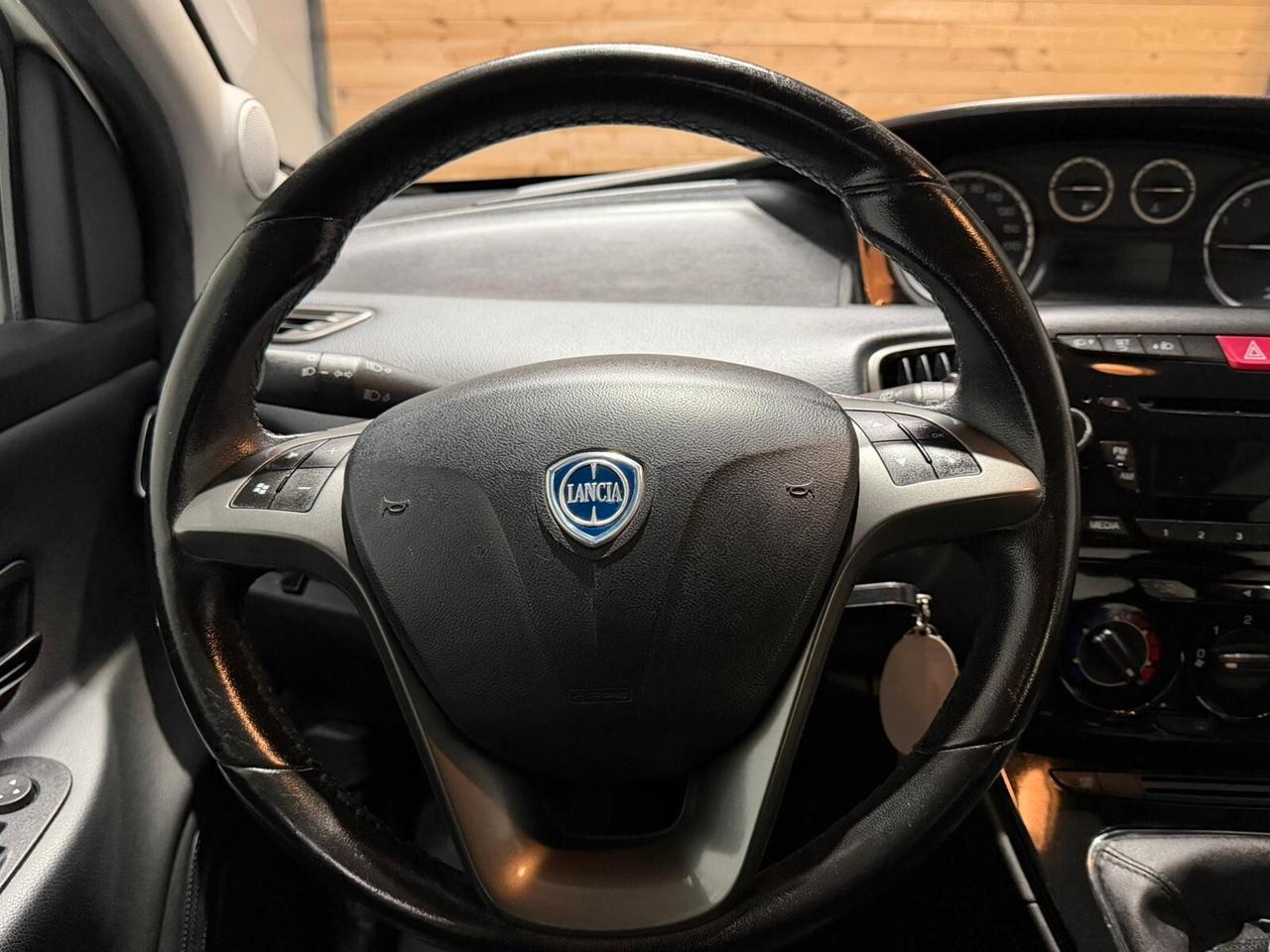 Lancia Ypsilon 1.2 69 CV 5 porte S&S Platinum