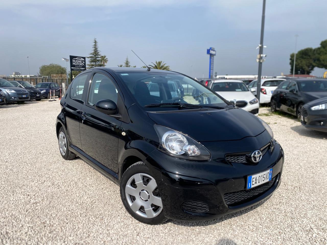 Toyota Aygo 1.0 12V VVT-i 5 porte Sol UNICO PROPIETARIO NEOPATENTATI GARANZIA 12 MESI