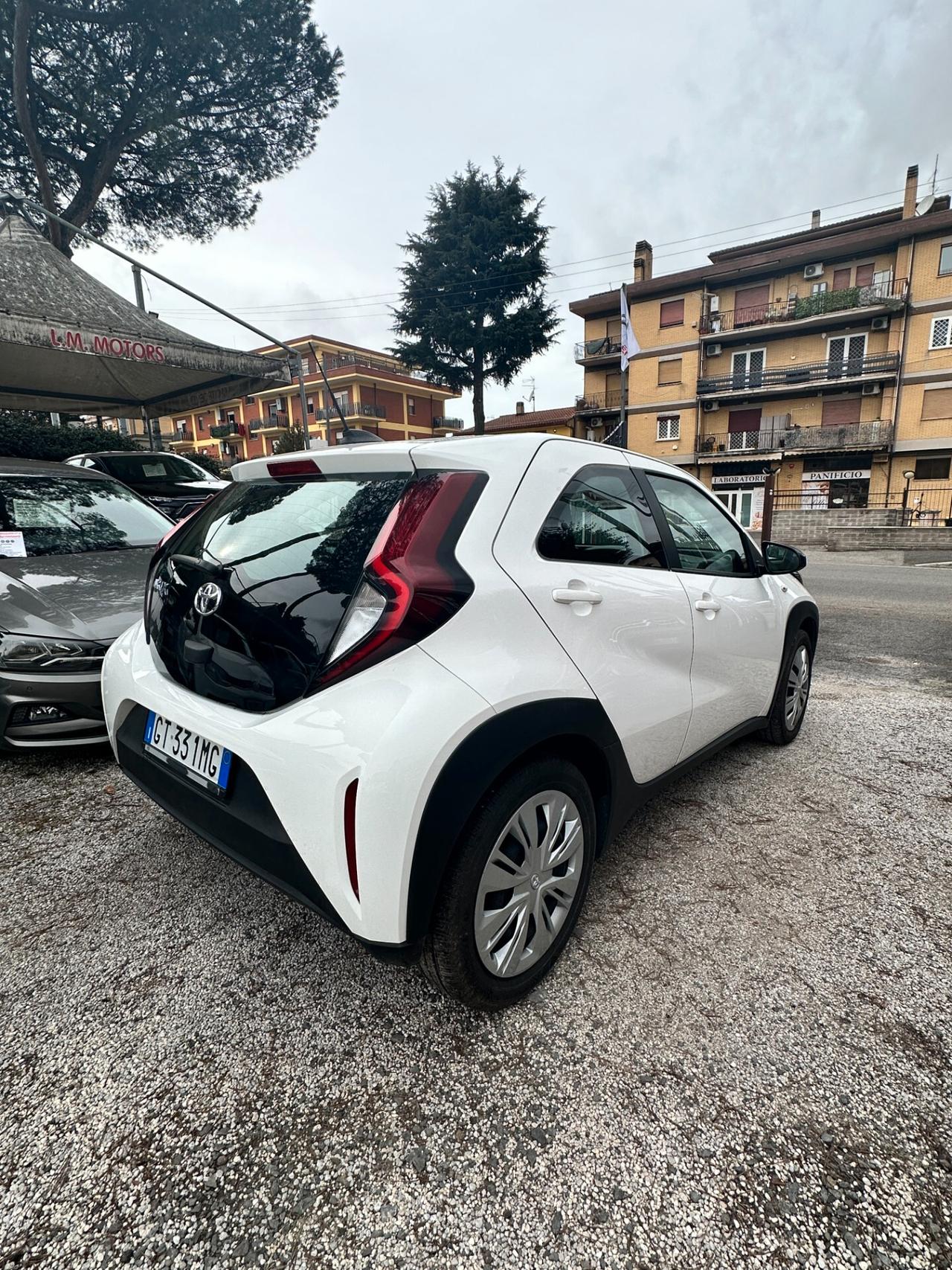 Toyota Aygo X 1.0 VVT-i 72 CV 5 porte Active CRUISE APPLE CAR PLAY MULTIFUNZIONE RE-CAMERA
