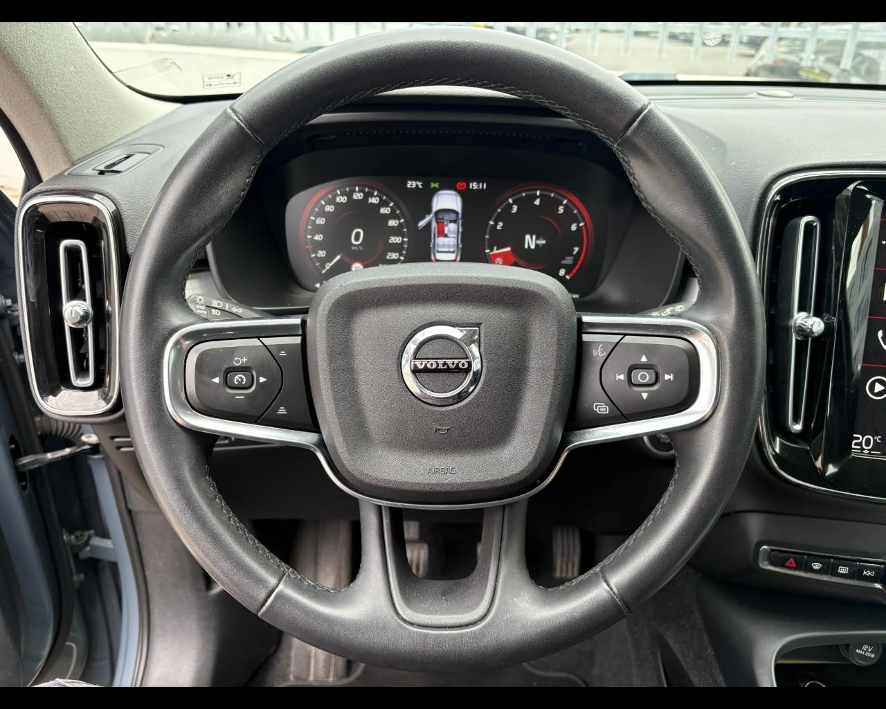 VOLVO XC40 (2017-->) - XC40 T2 Momentum Core