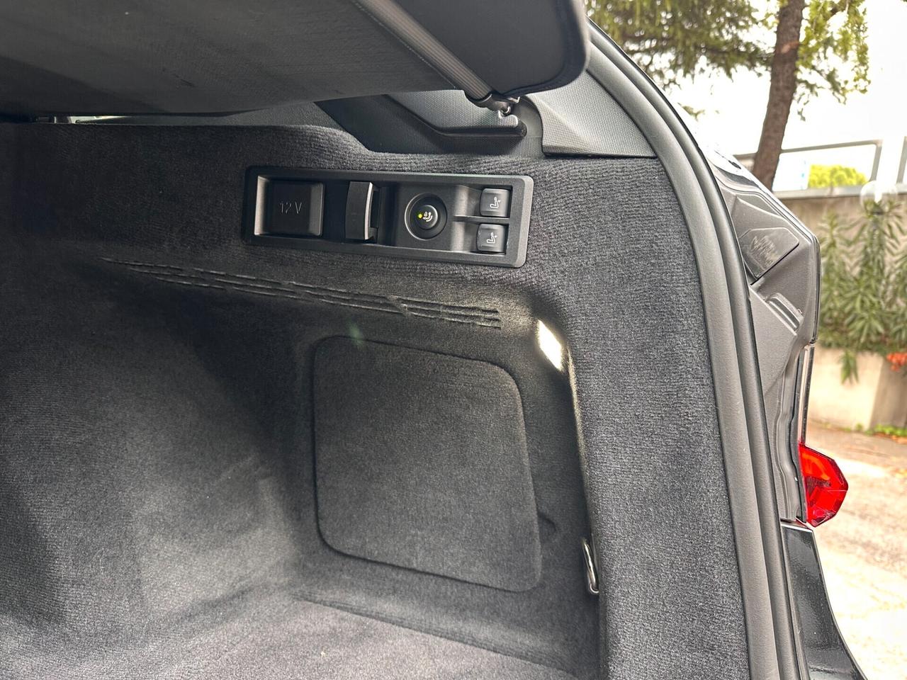 Bmw 318 d 48V Touring M Sport / R19 / LED MATRIX / GANCIO TRAINO 320