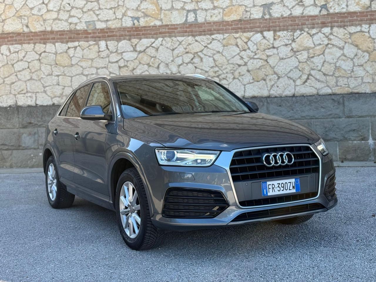 Audi Q3 2.0 TDI 120 CV Business