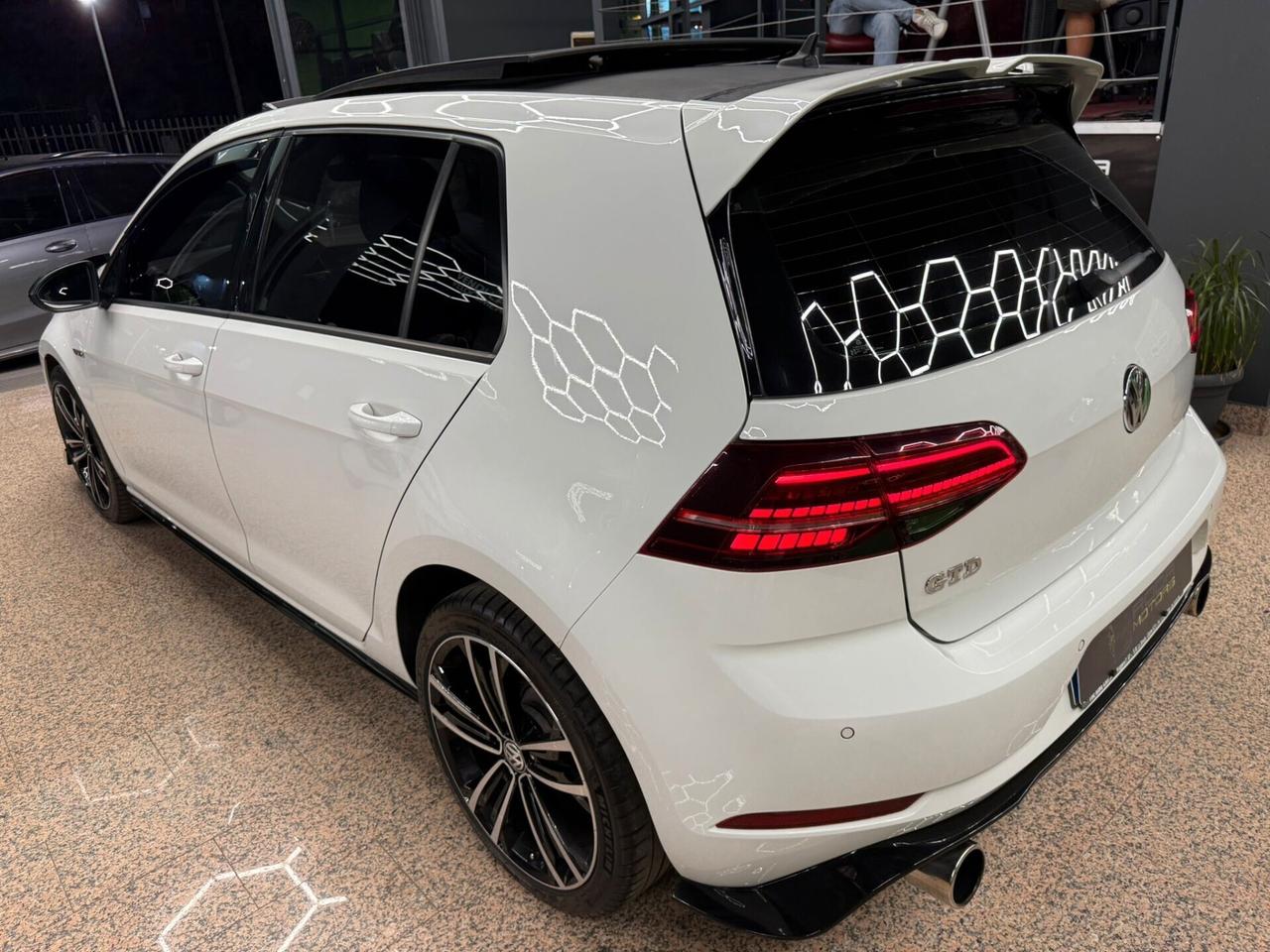 Volkswagen Golf 2.0 GTD TDI DSG CON TETTO 5p. Highline BlueMotion Technology