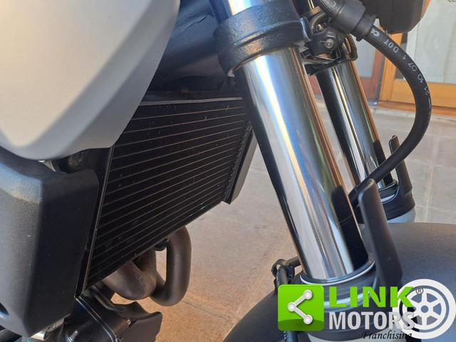 YAMAHA MT-03 .