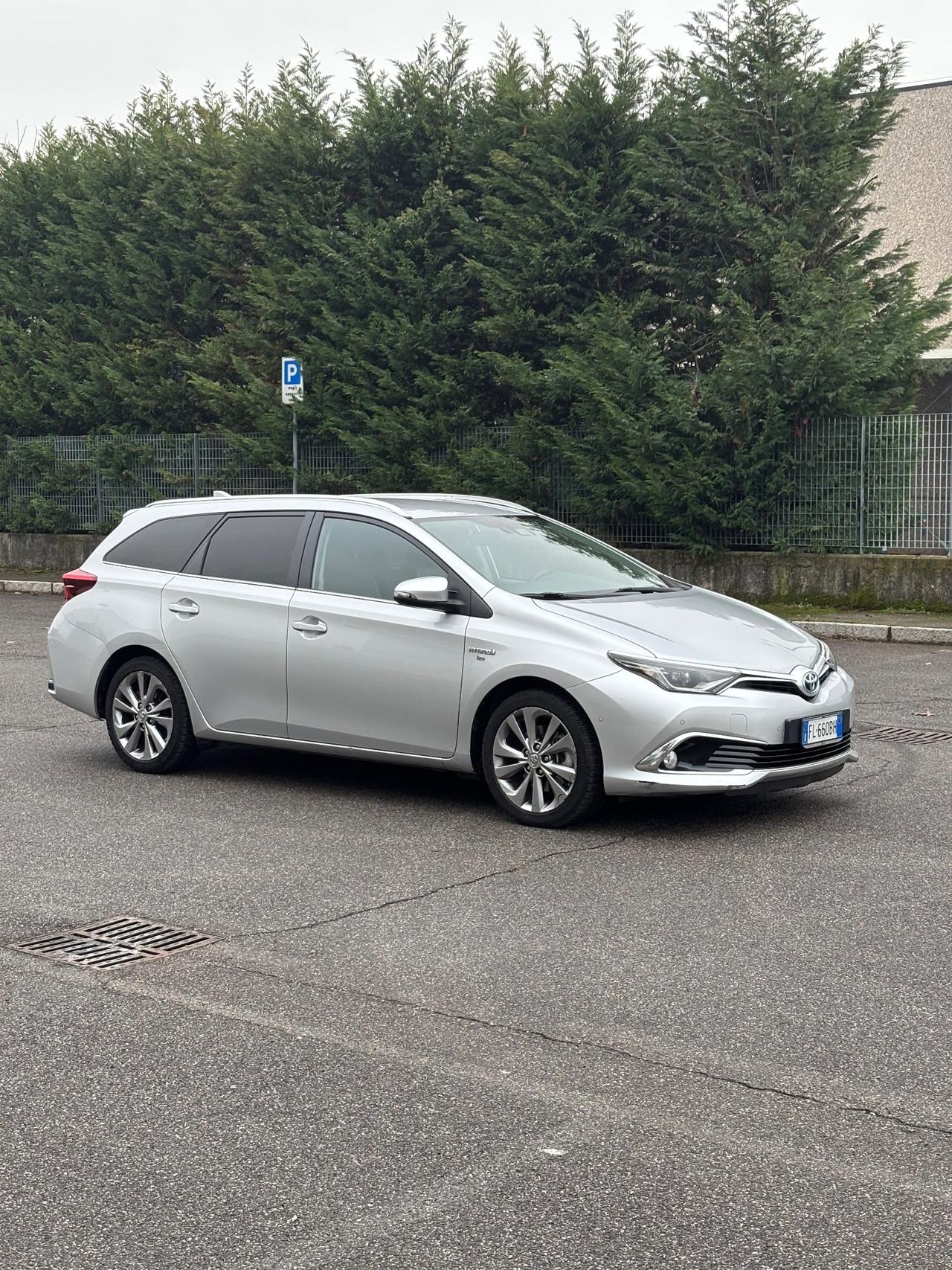 Toyota Auris Touring Sports 1.8 Hybrid Lounge