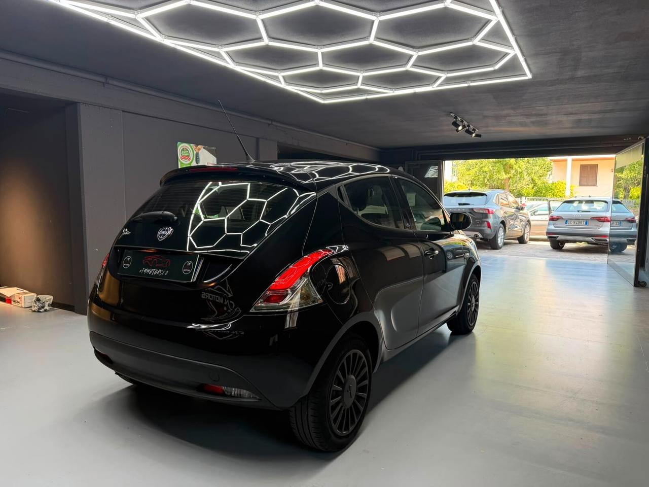 Lancia Ypsilon 1.2 69 CV 5 porte GPL Ecochic Black and Noir