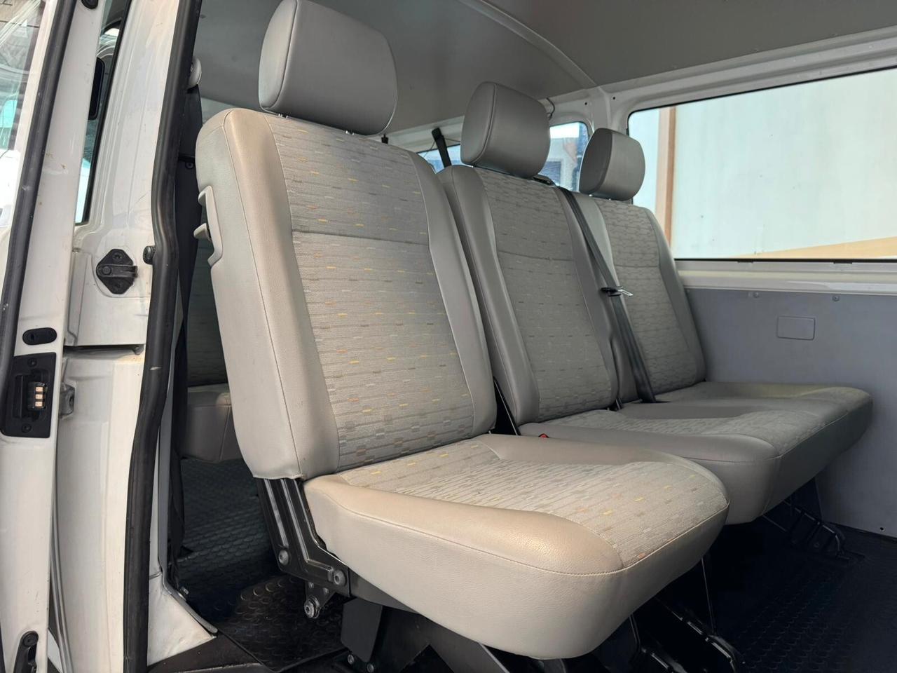 Volkswagen Transporter 9 posti 2.0 TDI 102CV PL Kombi + traino