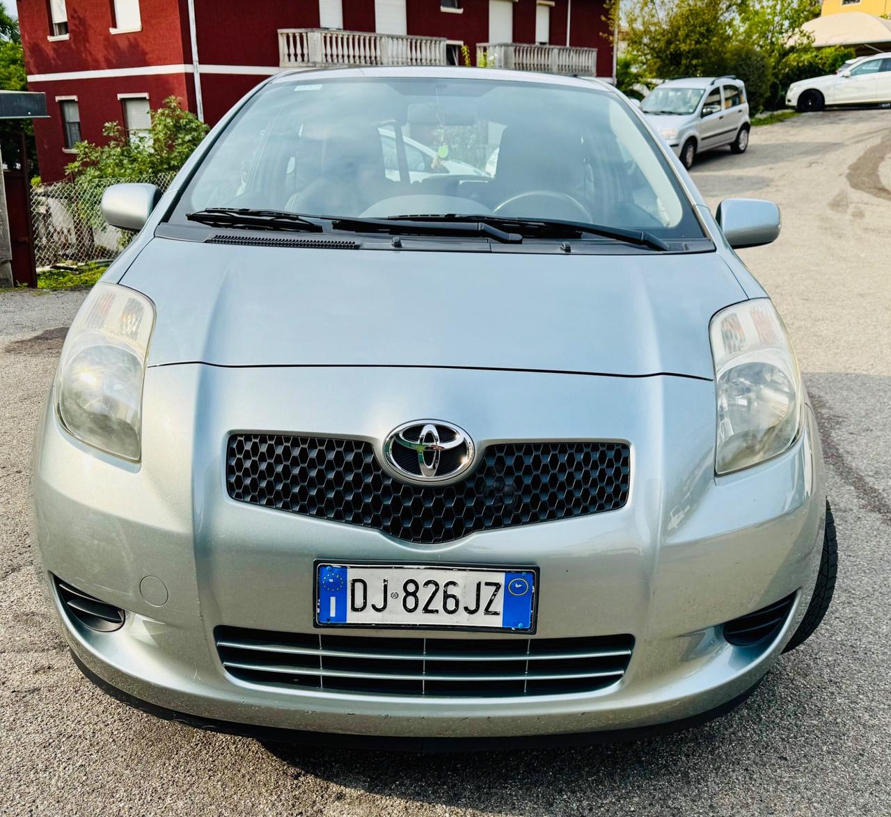 Toyota Yaris 1.0 3 porte Sol 100 mila km OK NEOPATENTATI