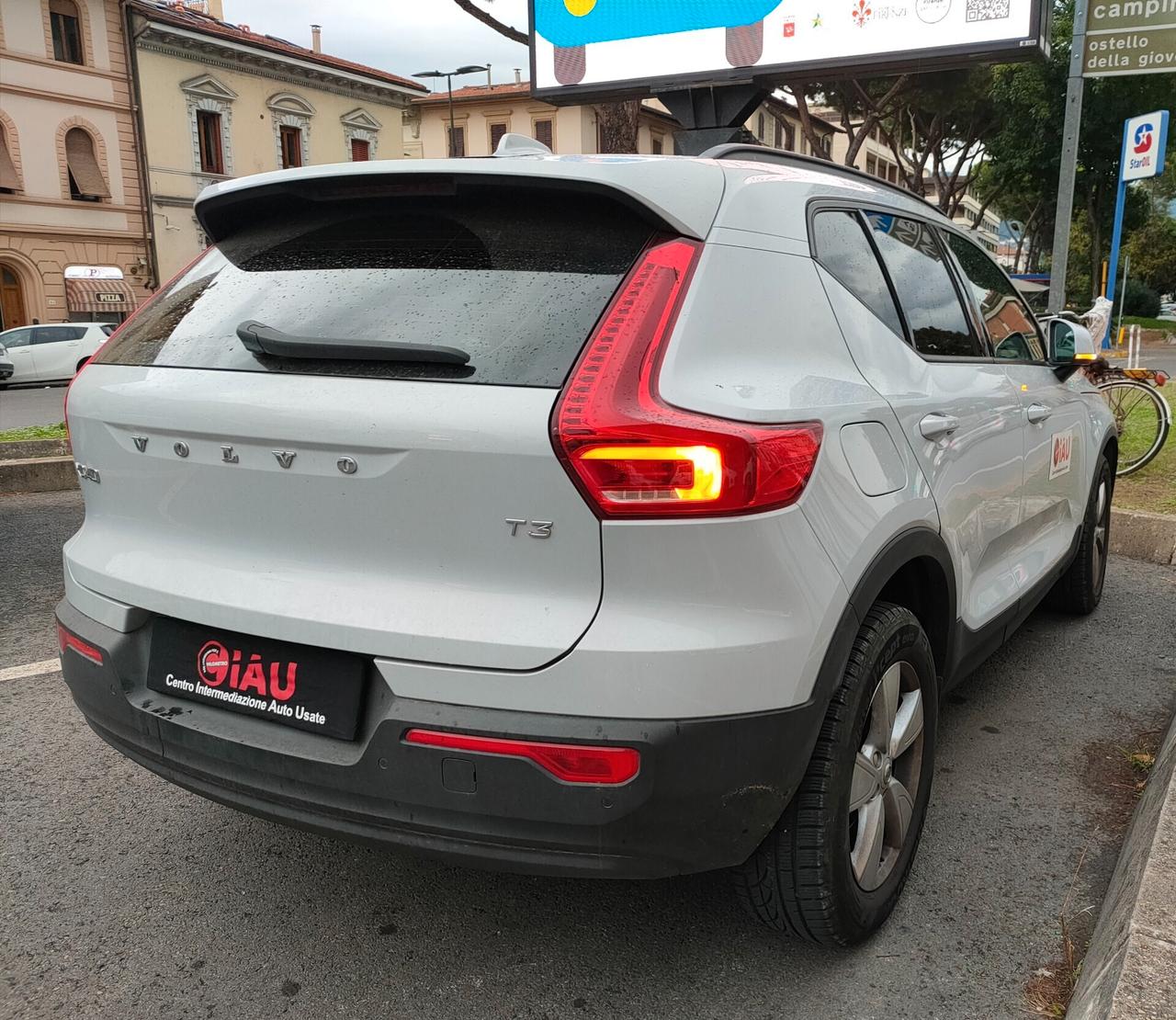 Volvo XC40 T3 Momentum Core