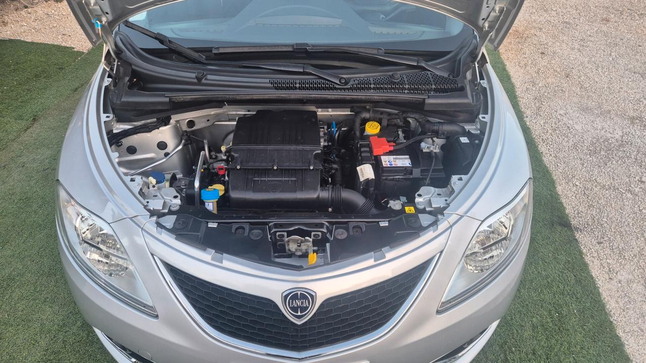 Lancia Ypsilon 1.2 69 CV 5 porte Silver