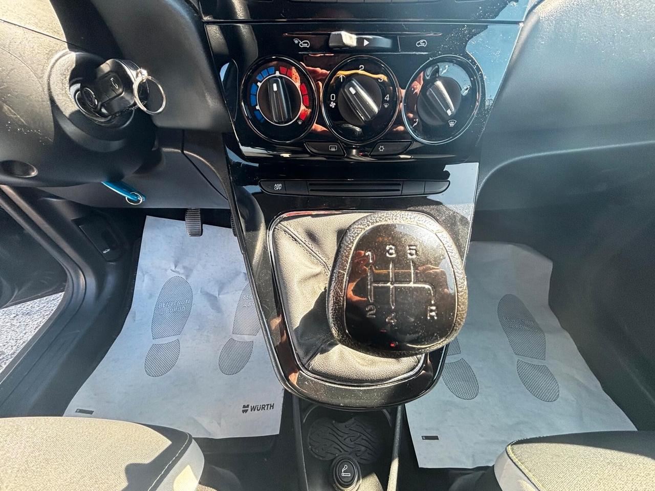 Lancia Ypsilon 0.9 TwinAir 85 CV 5 porte Metano Ecochic Elefantino