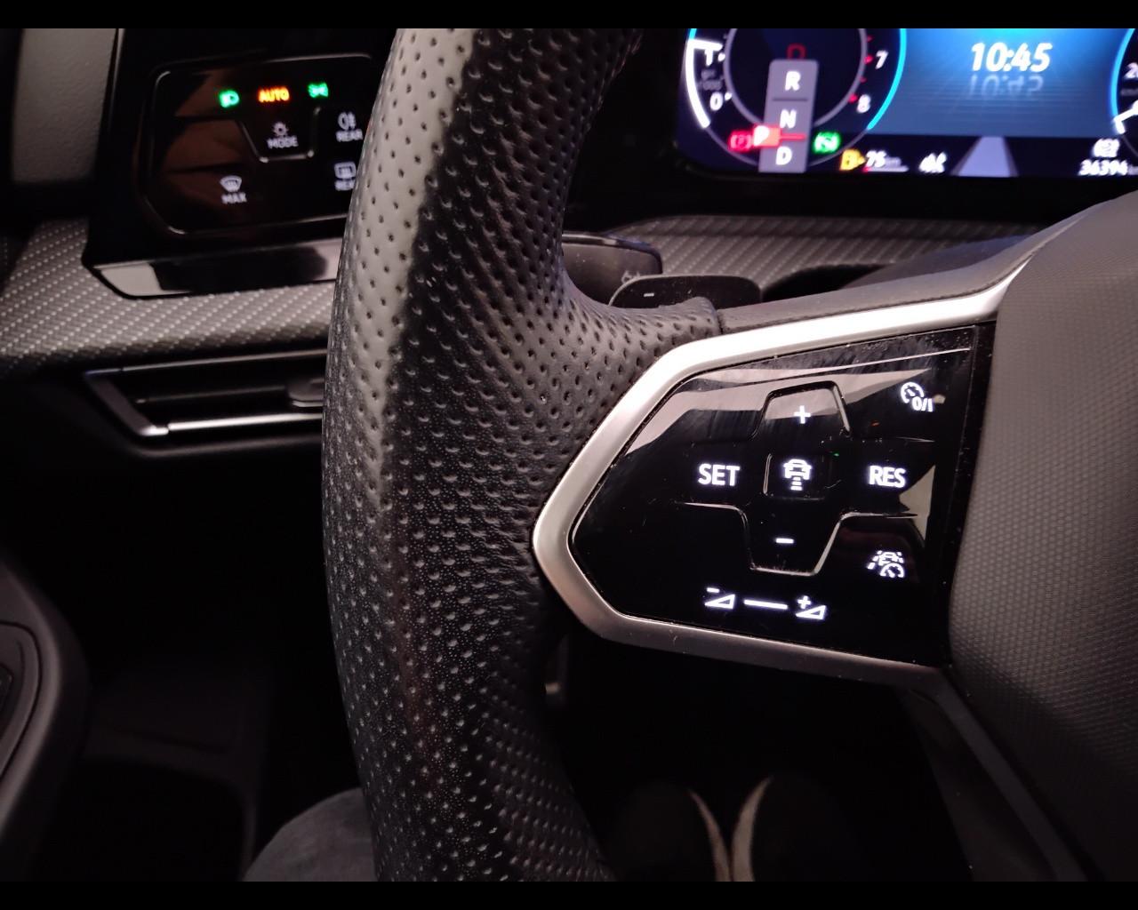 VOLKSWAGEN Golf VIII 2020 - Golf 1.5 etsi evo R-Line 130cv dsg