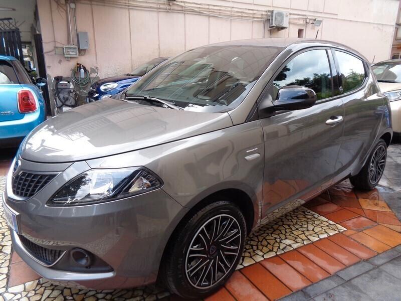 Lancia Ypsilon 1.0 Hybrid Ecochic Gold